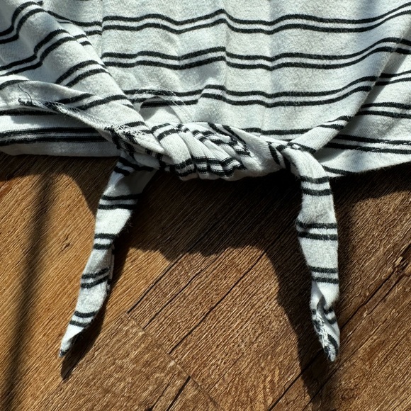 𝐇𝐨𝐥𝐥𝐢𝐬𝐭𝐞𝐫 𝐌𝐮𝐬𝐭 𝐇𝐚𝐯𝐞 𝐂𝐨𝐥𝐥𝐞𝐜𝐭𝐢𝐨𝐧 𝐒𝐭𝐫𝐢𝐩𝐞𝐝 𝐓𝐞𝐞 - Picture 6 of 9